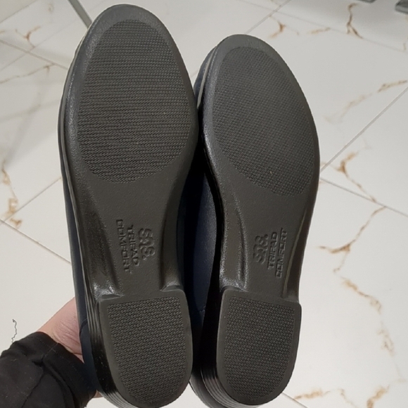 Size 6.5 Women's SAS Navy Blue Loafer New Without Box - Picture 2 of 3